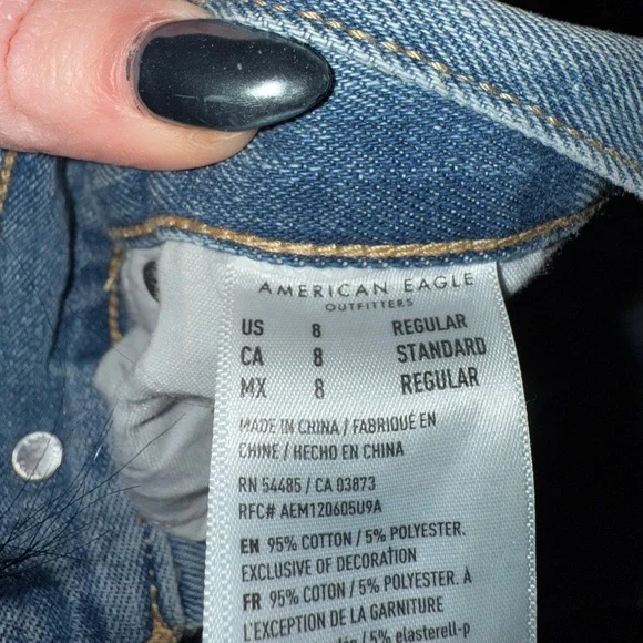 American Eagle Distressed mom jeans - Picture 7 of 7